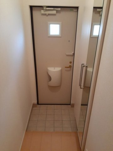 明るい玄関です
