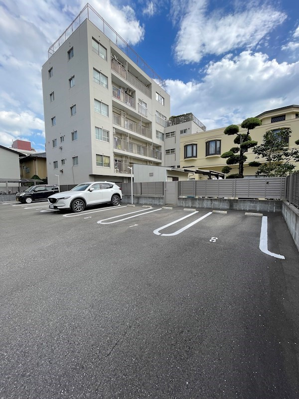 CASA白金の駐車場