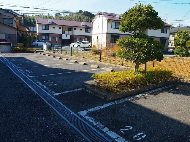 【駐車場】 | ヴィクトワール本城 | 駐車場完備です