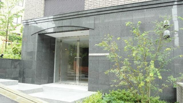Colline池田山のエントランス