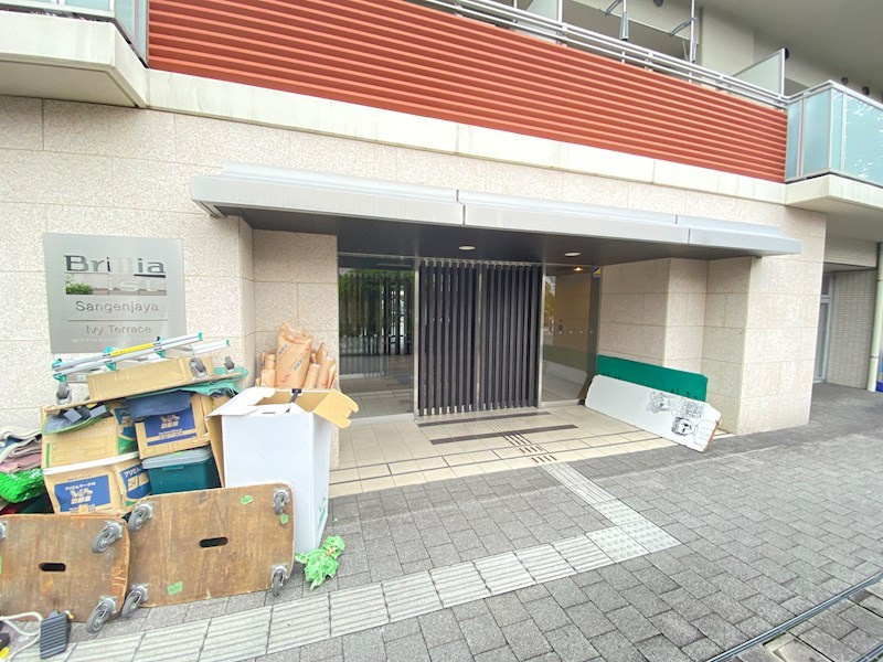 Brillia ist 三軒茶屋　アイビーテラスのエントランス