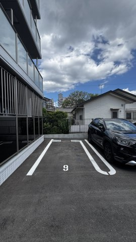 Arista箱崎の駐車場