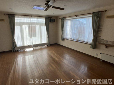 【居間・リビング】 | 文苑4丁目41-2、3売家 | 南西向きなので日当たり良好☆