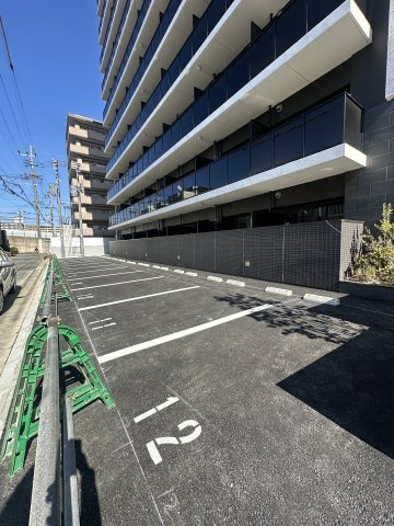 ALUNA箱崎の駐車場