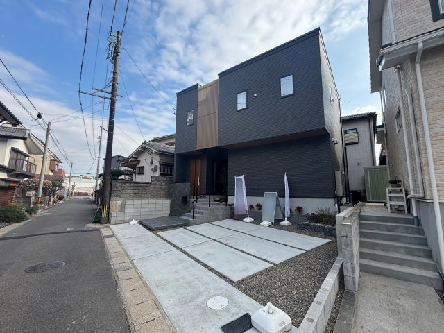 ROYAL LIFE 守山区城土町｜名古屋市の戸建ならホームアップの駐車場|2台並列駐車可能です