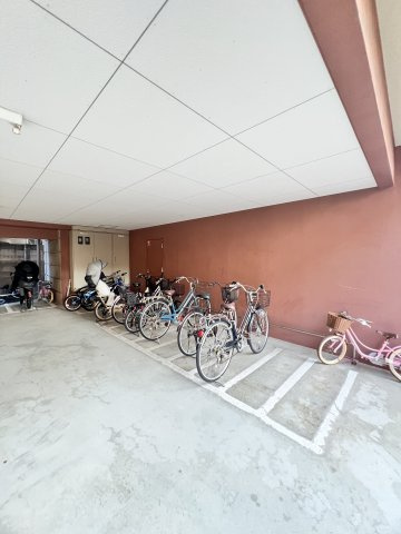 CASA愛宕南の駐車場