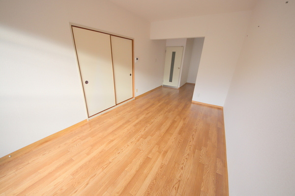 タラ生駒Ⅰの居間・リビング