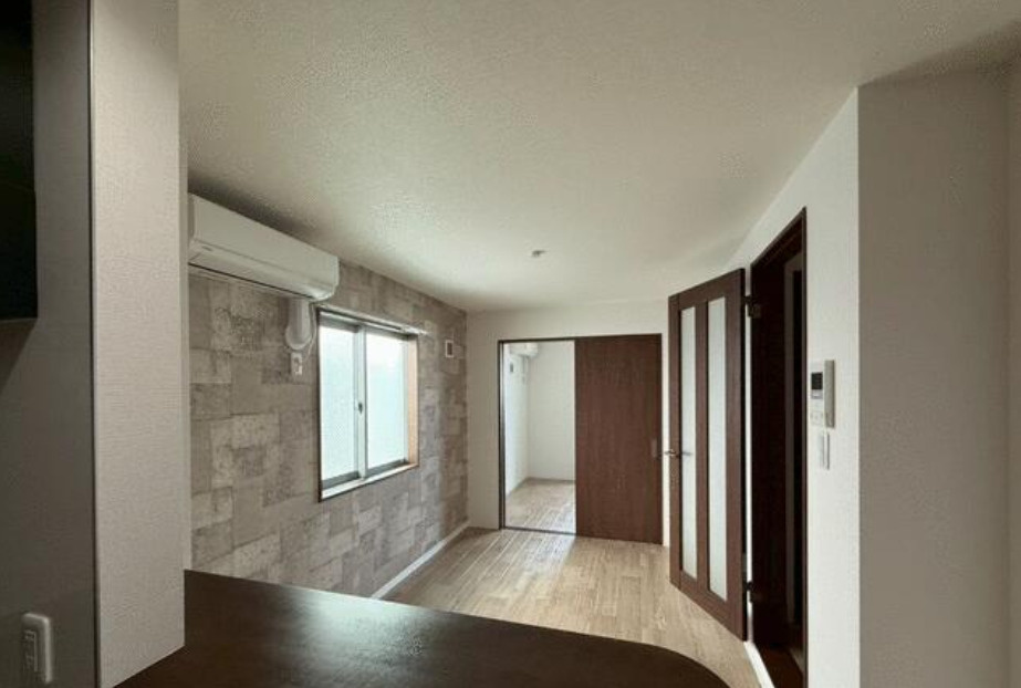 【アルカーサ岸里Ⅷ】　大阪市西成区1棟売アパート「築浅」の居間・リビング