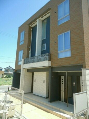 【エントランス】 | ホワイトルーム老津 | 物件の外観です