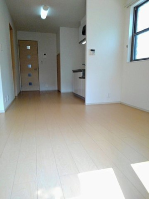 【居間・リビング】 | ホワイトルーム老津 | おしゃれな居間です