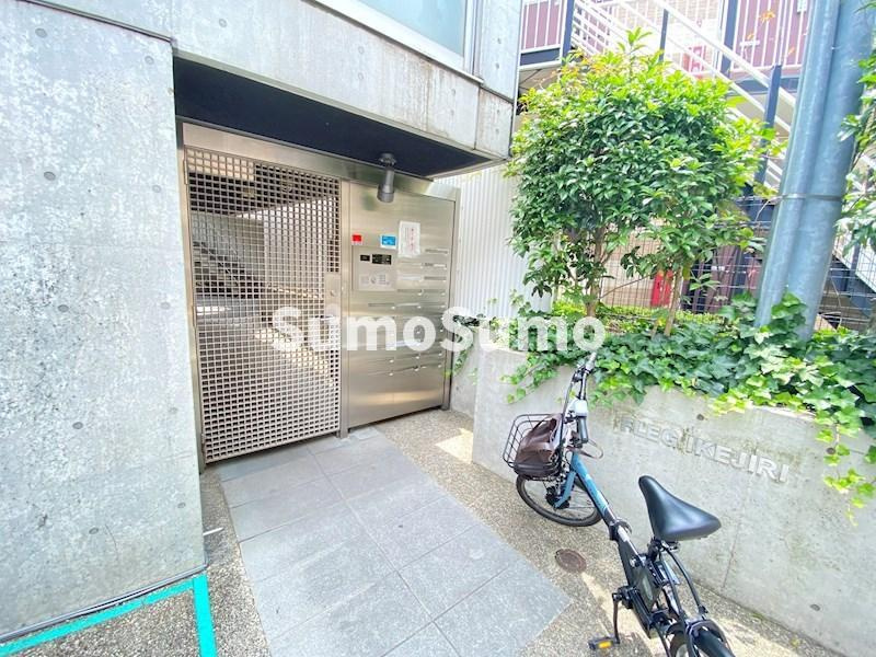FLEG池尻のエントランス|建物の内部です