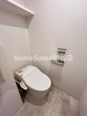 ルクレ自由が丘のトイレ|落ち着いた色調のトイレです