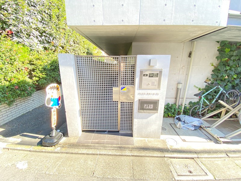 FLEG自由が丘ELのエントランス