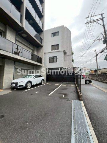 First博多駅前の駐車場|駐車場があるので、車を買う予定の方も安心です