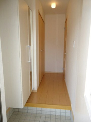 【玄関】 | メゾン・リュミエールⅠ | 明るい玄関です