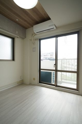 【居間・リビング】 | サンセール与野本町 | ※反転タイプ、別部屋写真使用。