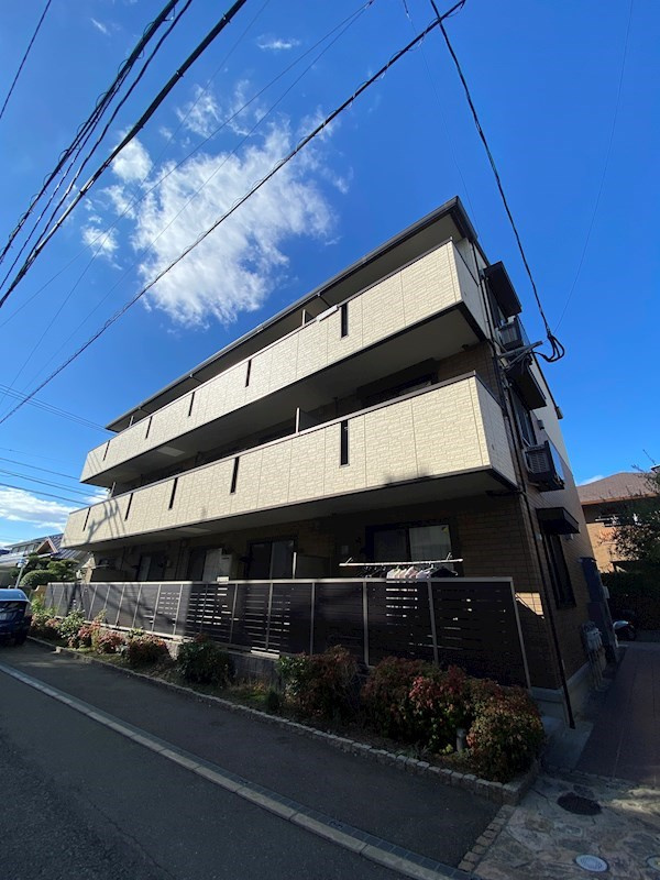 D-room地行の外観