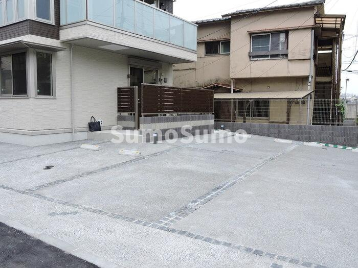 D-roomパルの駐車場