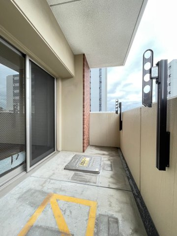 F・PARC西新の駐車場