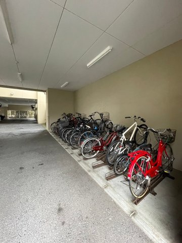 F・PARC西新の駐車場