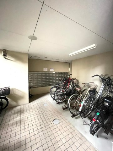 F・PARC西新の駐車場