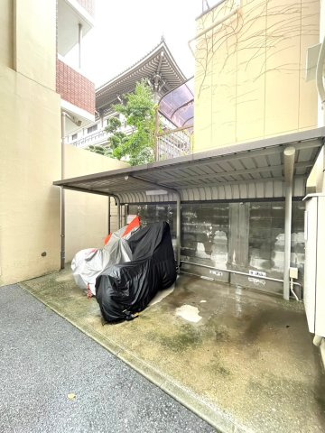 F・PARC西新の駐車場