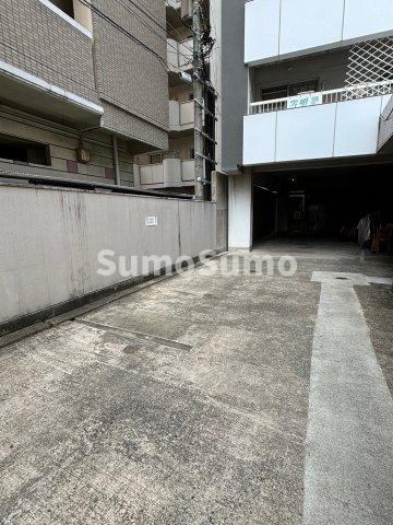 FOX Bldg.の駐車場