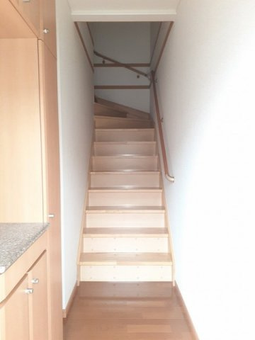 ハーモニーコートＢの玄関|収納もある玄関です