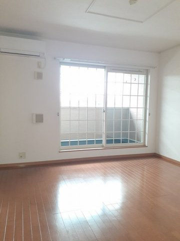 ハーモニーコートＢの居間・リビング|ゆったり過ごせるリビングです