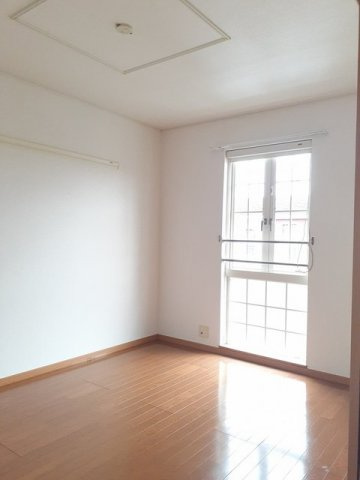 ハーモニーコートＢの内装|明るい色調の室内です