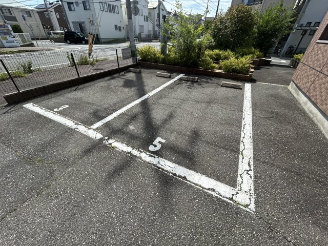 コンフォール白水の駐車場