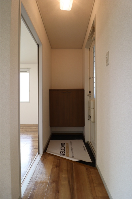 コスメティックスオオフク　A棟の玄関