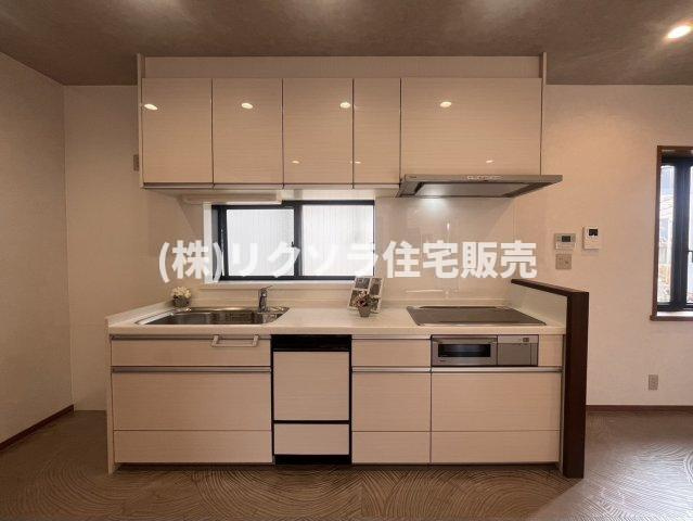 星田西3丁目　中古一戸建てのキッチン|LDK30.5帖
■物件内覧・資金計画相談・住宅ローン相談、リフォーム相談、お問合せ受付中■
※当日・翌日のご内覧、ご相談はお電話でのお問合せがスムーズです！