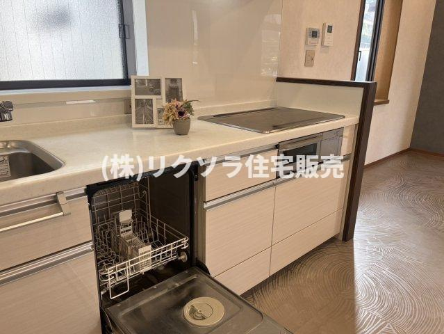 星田西3丁目　中古一戸建てのキッチン|LDK30.5帖
■物件内覧・資金計画相談・住宅ローン相談、リフォーム相談、お問合せ受付中■
※当日・翌日のご内覧、ご相談はお電話でのお問合せがスムーズです！