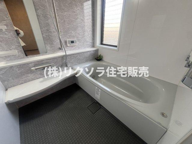 星田西3丁目　中古一戸建ての浴室|一坪タイプの広々浴室
■物件内覧・資金計画相談・住宅ローン相談、リフォーム相談、お問合せ受付中■
※当日・翌日のご内覧、ご相談はお電話でのお問合せがスムーズです！