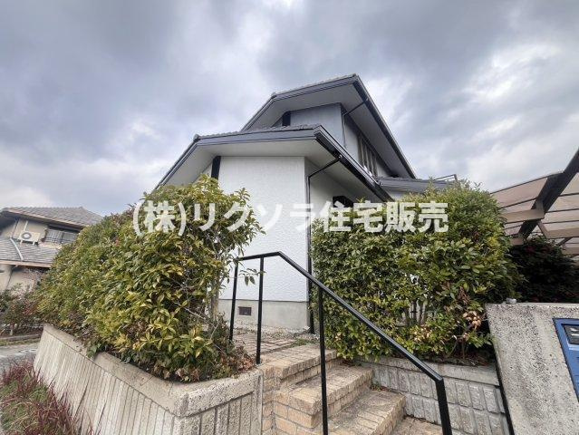 星田西3丁目　中古一戸建ての外観|新しい生活にいかがでしょうか？外観はお住まいの顔になります。こだわりたいポイントですね。外壁塗装や屋根塗装のご相談も承っております。
■現地内覧・資金計画相談・住宅ローン相談もお問合せ受付中■