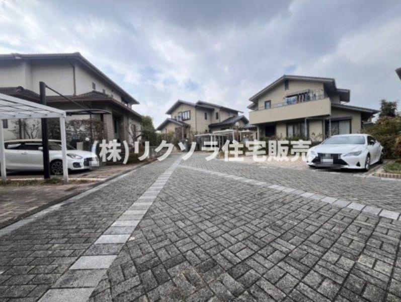 星田西3丁目　中古一戸建ての前面道路含む現地写真|前道　北　幅員4.1ｍ　西　幅員4.0ｍ
■物件内覧・資金計画相談・住宅ローン相談、リフォーム相談、お問合せ受付中■
※当日・翌日のご内覧、ご相談はお電話でのお問合せがスムーズです！