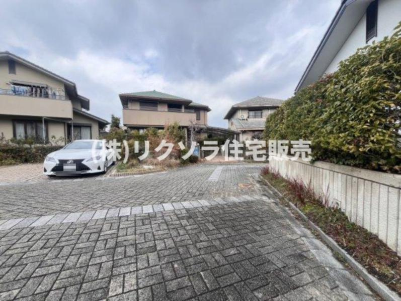 星田西3丁目　中古一戸建ての前面道路含む現地写真|前道　北　幅員4.1ｍ　西　幅員4.0ｍ
■物件内覧・資金計画相談・住宅ローン相談、リフォーム相談、お問合せ受付中■
※当日・翌日のご内覧、ご相談はお電話でのお問合せがスムーズです！