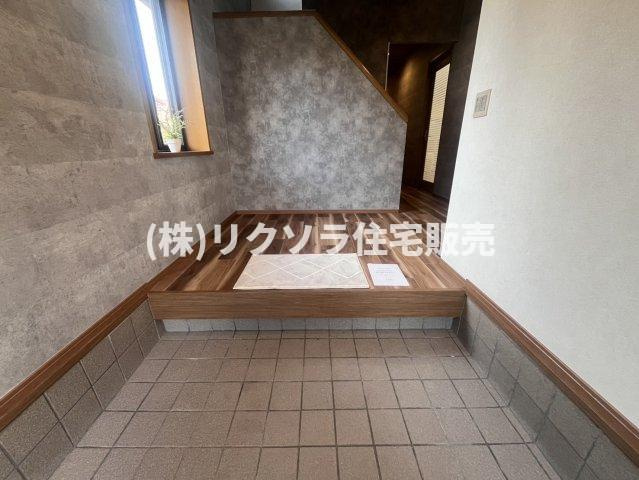 星田西3丁目　中古一戸建ての玄関|玄関内部
■物件内覧・資金計画相談・住宅ローン相談、リフォーム相談、お問合せ受付中■
※当日・翌日のご内覧、ご相談はお電話でのお問合せがスムーズです！