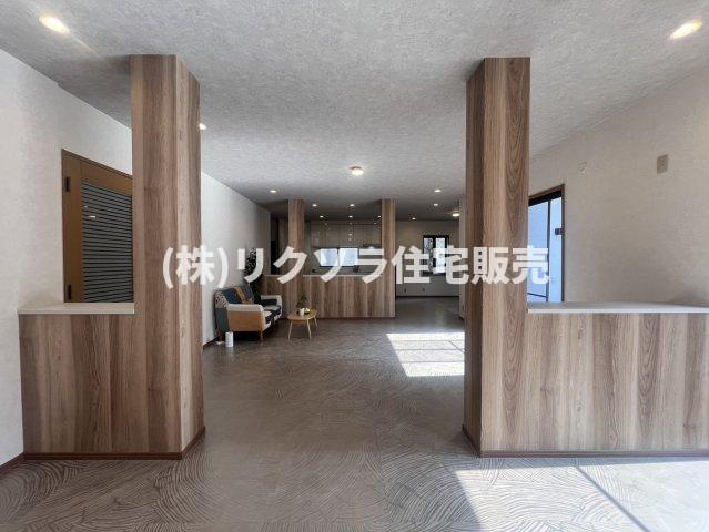 星田西3丁目　中古一戸建ての居間・リビング|LDK30.5帖
■物件内覧・資金計画相談・住宅ローン相談、リフォーム相談、お問合せ受付中■
※当日・翌日のご内覧、ご相談はお電話でのお問合せがスムーズです！