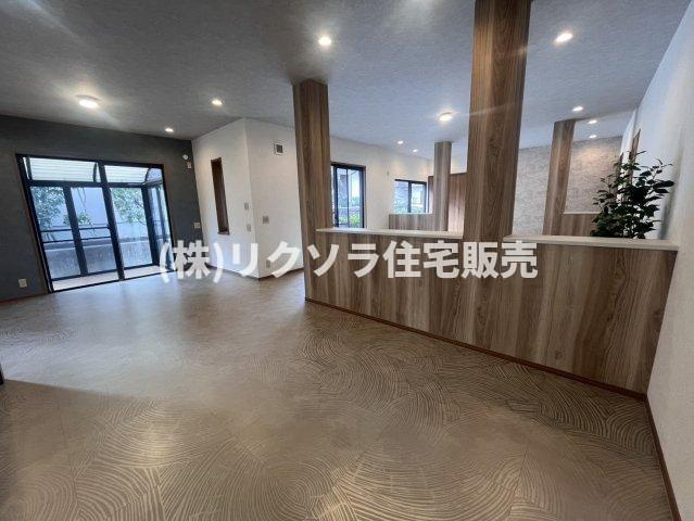 星田西3丁目　中古一戸建ての居間・リビング|LDK30.5帖
■物件内覧・資金計画相談・住宅ローン相談、リフォーム相談、お問合せ受付中■
※当日・翌日のご内覧、ご相談はお電話でのお問合せがスムーズです！