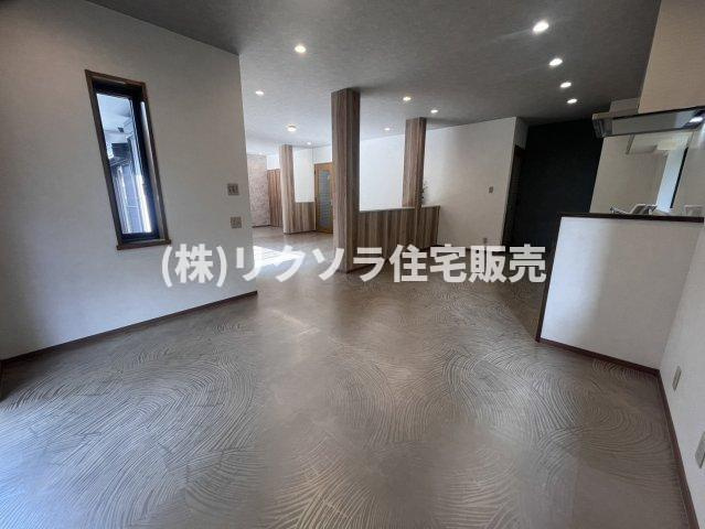 星田西3丁目　中古一戸建てのキッチン|LDK30.5帖
■物件内覧・資金計画相談・住宅ローン相談、リフォーム相談、お問合せ受付中■
※当日・翌日のご内覧、ご相談はお電話でのお問合せがスムーズです！