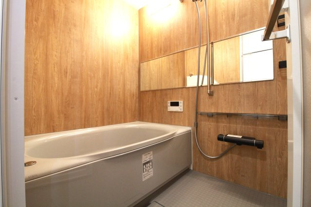 エスポアクレメント安城桜町南棟の浴室