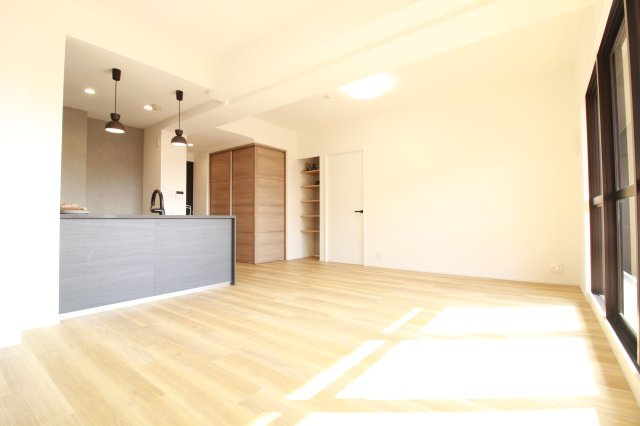 エスポアクレメント安城桜町南棟の居間・リビング