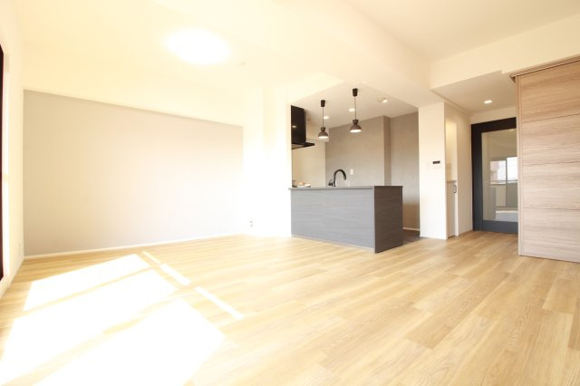 エスポアクレメント安城桜町南棟の居間・リビング