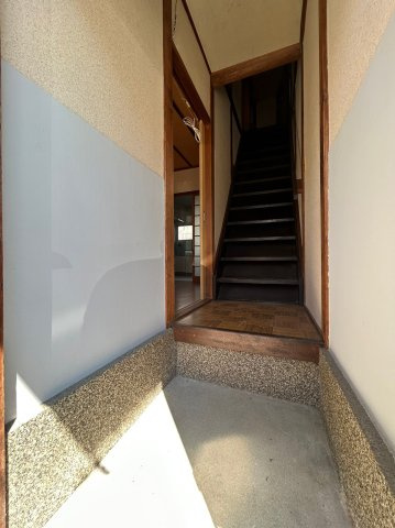 西舞子2丁目戸建の玄関