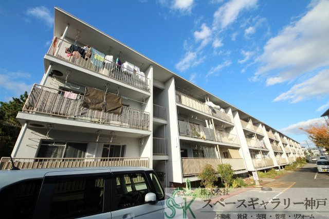 上高丸厚生年金住宅2号棟の外観