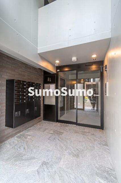 K-suite都立大学のエントランス|建物の内部です