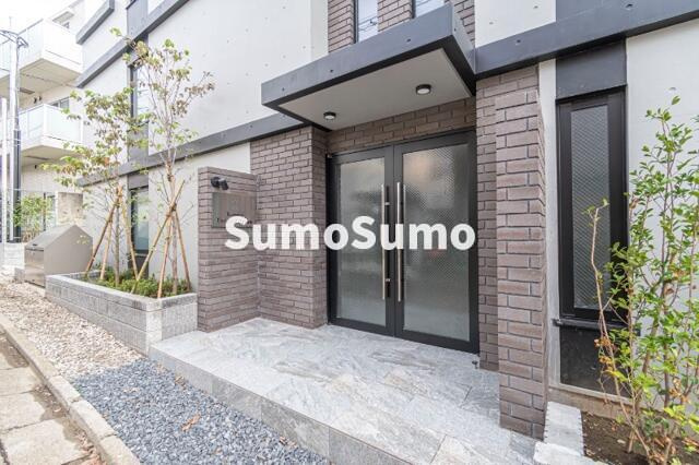 K-suite都立大学のエントランス|落ち着いたエントランスです