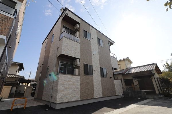 GRAND PLACE大橋の外観